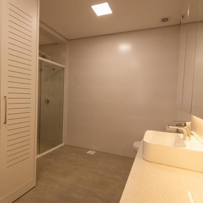 Apartamentos com 128m², 3 quartos, 3 suítes, 2 garagens, no bairro Cachoeira do Bom Jesus em Florianópolis