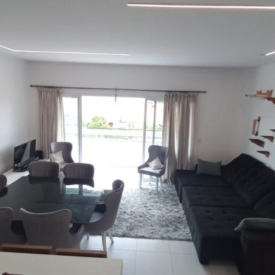 Apartamentos com 105m², 3 quartos (sendo 1 suíte), 2 garagens, no bairro Canajurê em Florianópolis