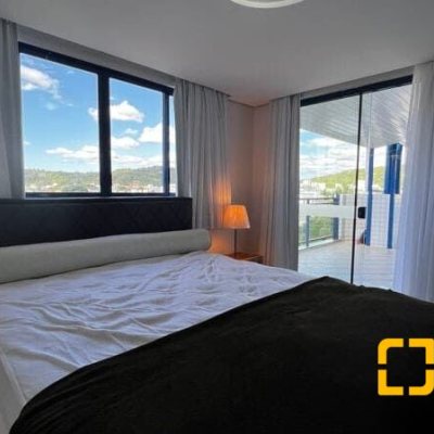 Cobertura com 330m², 3 quartos, 3 suítes, 2 garagens, no bairro Jurerê Internacional em Florianópolis