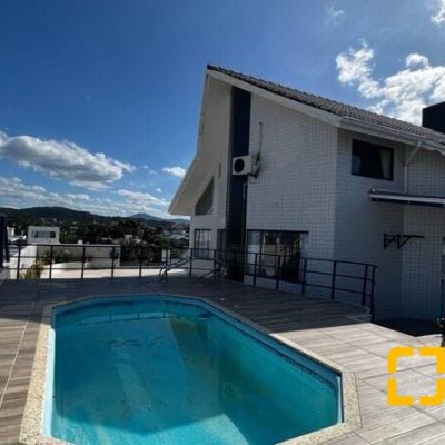 Cobertura com 330m², 3 quartos, 3 suítes, 2 garagens, no bairro Jurerê Internacional em Florianópolis