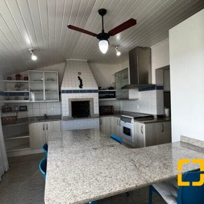 Cobertura com 330m², 3 quartos, 3 suítes, 2 garagens, no bairro Jurerê Internacional em Florianópolis