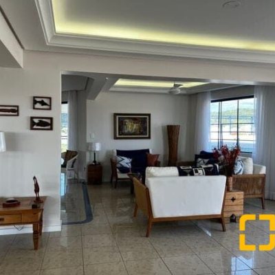 Cobertura com 330m², 3 quartos, 3 suítes, 2 garagens, no bairro Jurerê Internacional em Florianópolis
