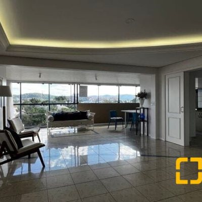 Cobertura com 330m², 3 quartos, 3 suítes, 2 garagens, no bairro Jurerê Internacional em Florianópolis