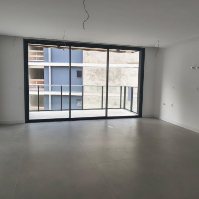 Apartamentos com 114m², 3 quartos, 2 suítes, 2 garagens, no bairro Jurerê em Florianópolis