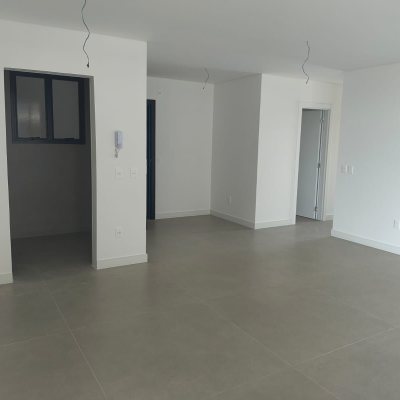 Apartamentos com 114m², 3 quartos, 2 suítes, 2 garagens, no bairro Jurerê em Florianópolis