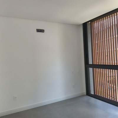 Apartamentos com 114m², 3 quartos, 2 suítes, 2 garagens, no bairro Jurerê em Florianópolis