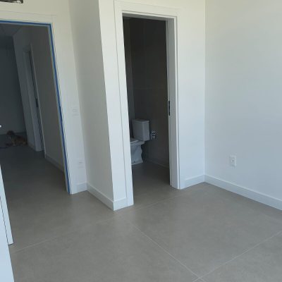 Apartamentos com 114m², 3 quartos, 2 suítes, 2 garagens, no bairro Jurerê em Florianópolis