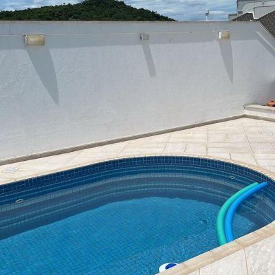 Cobertura com 226m², 3 quartos, 2 suítes, 2 garagens, no bairro Jurerê Internacional em Florianópolis