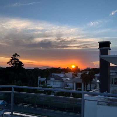 Cobertura com 226m², 3 quartos, 2 suítes, 2 garagens, no bairro Jurerê Internacional em Florianópolis