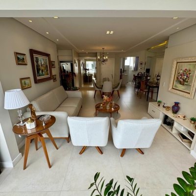 Cobertura com 226m², 3 quartos, 2 suítes, 2 garagens, no bairro Jurerê Internacional em Florianópolis