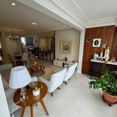 Cobertura com 226m², 3 quartos, 2 suítes, 2 garagens, no bairro Jurerê Internacional em Florianópolis