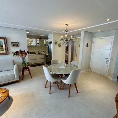 Cobertura com 226m², 3 quartos, 2 suítes, 2 garagens, no bairro Jurerê Internacional em Florianópolis