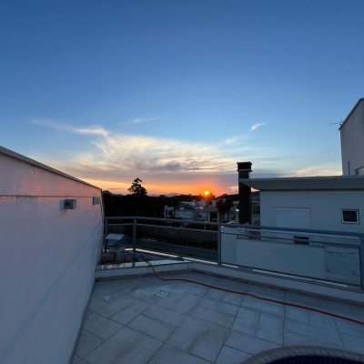 Cobertura com 226m², 3 quartos, 2 suítes, 2 garagens, no bairro Jurerê Internacional em Florianópolis