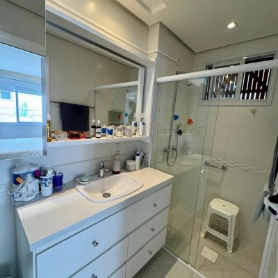 Cobertura com 226m², 3 quartos, 2 suítes, 2 garagens, no bairro Jurerê Internacional em Florianópolis