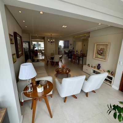 Cobertura com 226m², 3 quartos, 2 suítes, 2 garagens, no bairro Jurerê Internacional em Florianópolis