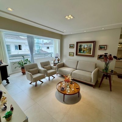 Cobertura com 226m², 3 quartos, 2 suítes, 2 garagens, no bairro Jurerê Internacional em Florianópolis