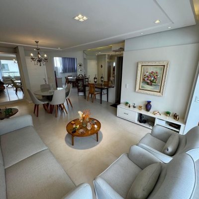 Cobertura com 226m², 3 quartos, 2 suítes, 2 garagens, no bairro Jurerê Internacional em Florianópolis