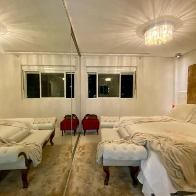 Apartamentos com 167m², 4 quartos (sendo 2 suítes), 2 garagens, no bairro Centro em Balneário Camboriú