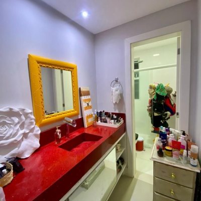 Apartamentos com 167m², 4 quartos (sendo 2 suítes), 2 garagens, no bairro Centro em Balneário Camboriú