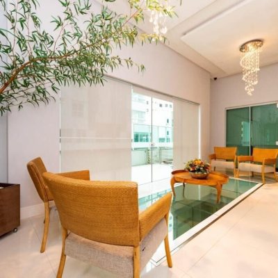 Apartamentos com 167m², 4 quartos (sendo 2 suítes), 2 garagens, no bairro Centro em Balneário Camboriú