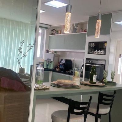 Apartamentos com 167m², 4 quartos (sendo 2 suítes), 2 garagens, no bairro Centro em Balneário Camboriú