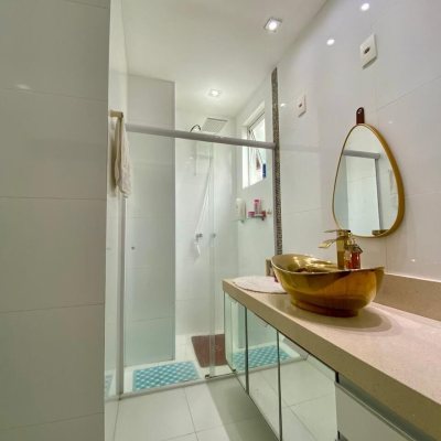Apartamentos com 167m², 4 quartos (sendo 2 suítes), 2 garagens, no bairro Centro em Balneário Camboriú