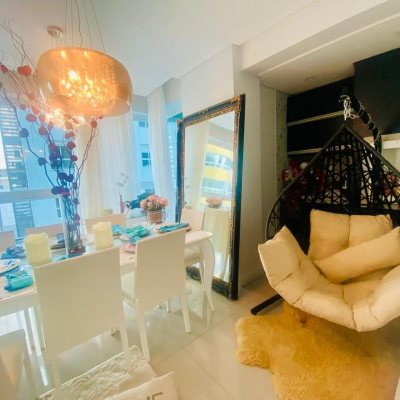 Apartamentos com 167m², 4 quartos (sendo 2 suítes), 2 garagens, no bairro Centro em Balneário Camboriú