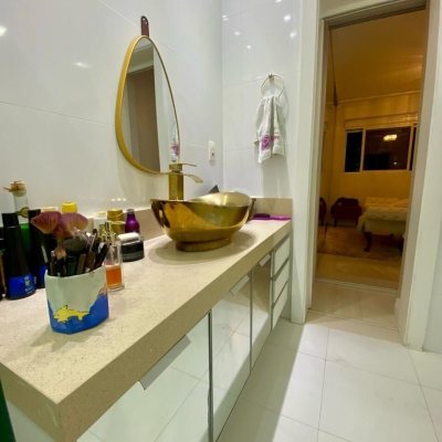 Apartamentos com 167m², 4 quartos (sendo 2 suítes), 2 garagens, no bairro Centro em Balneário Camboriú
