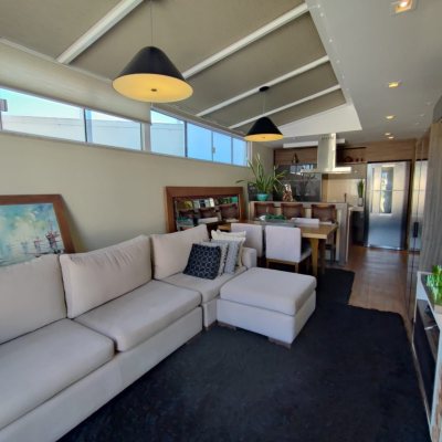 Cobertura com 224m², 3 quartos, 3 suítes, 2 garagens, no bairro Jurerê Internacional em Florianópolis