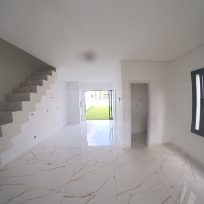 Casa Residencial com 140m², 3 quartos (sendo 3 suítes), 2 garagens, no bairro Ingleses do Rio Vermelho em Florianópolis