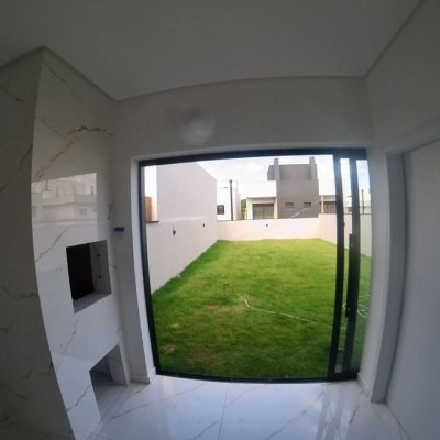 Casa Residencial com 140m², 3 quartos (sendo 3 suítes), 2 garagens, no bairro Ingleses do Rio Vermelho em Florianópolis
