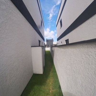 Casa Residencial com 140m², 3 quartos (sendo 3 suítes), 2 garagens, no bairro Ingleses do Rio Vermelho em Florianópolis