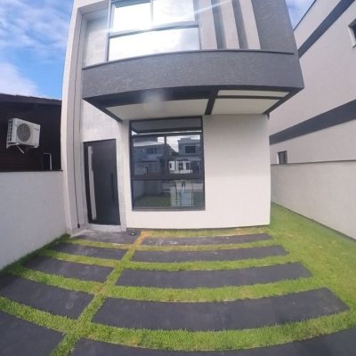 Casa Residencial com 140m², 3 quartos (sendo 3 suítes), 2 garagens, no bairro Ingleses do Rio Vermelho em Florianópolis