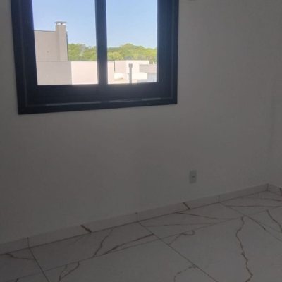 Casa Residencial com 140m², 3 quartos (sendo 3 suítes), 2 garagens, no bairro Ingleses do Rio Vermelho em Florianópolis