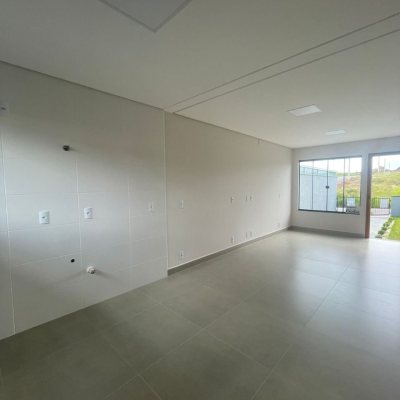 Casa Residencial com 85m², 2 quartos, 2 suítes, 2 garagens, no bairro Bela Vista em Palhoça