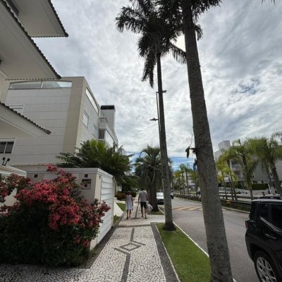 Apartamentos com 102m², 3 quartos (sendo 1 suíte), 1 garagem, no bairro Jurerê Internacional em Florianópolis