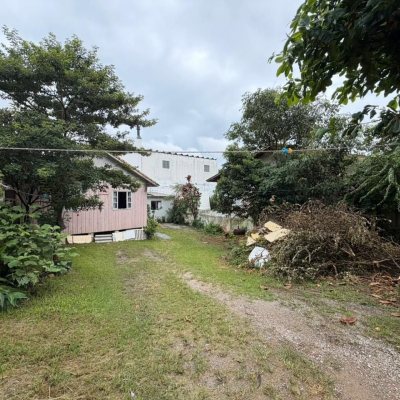 Terrenos Residenciais com 240m², no bairro Capoeiras em Florianópolis