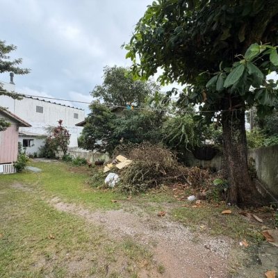 Terrenos Residenciais com 240m², no bairro Capoeiras em Florianópolis