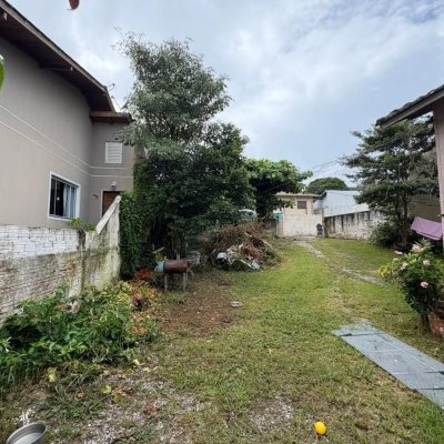 Terrenos Residenciais com 240m², no bairro Capoeiras em Florianópolis