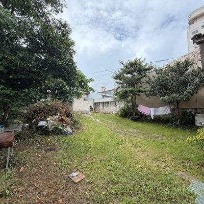 Terrenos Residenciais com 240m², no bairro Capoeiras em Florianópolis