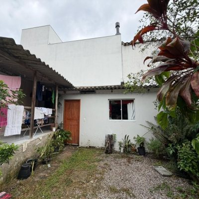 Terrenos Residenciais com 240m², no bairro Capoeiras em Florianópolis