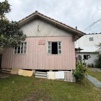 Terrenos Residenciais com 240m², no bairro Capoeiras em Florianópolis