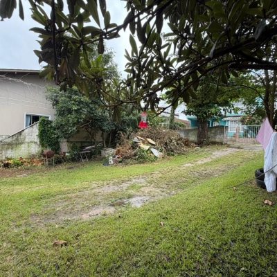 Terrenos Residenciais com 240m², no bairro Capoeiras em Florianópolis