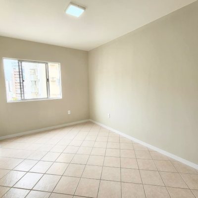 Apartamentos com 91m², 3 quartos, 1 suíte, 1 garagem, no bairro Campinas em São José