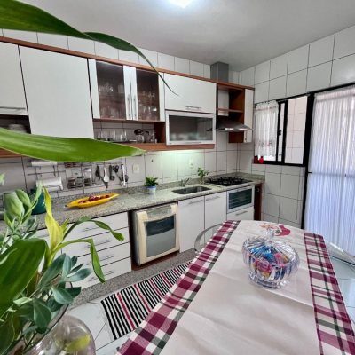Apartamentos com 84m², 2 quartos, 1 suíte, 1 garagem, no bairro Kobrasol em São José