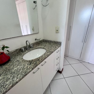 Apartamentos com 84m², 2 quartos, 1 suíte, 1 garagem, no bairro Kobrasol em São José