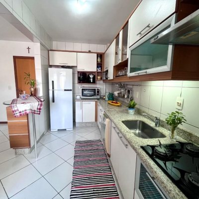 Apartamentos com 84m², 2 quartos, 1 suíte, 1 garagem, no bairro Kobrasol em São José