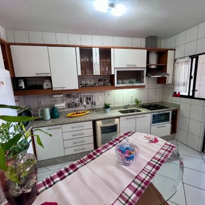 Apartamentos com 84m², 2 quartos, 1 suíte, 1 garagem, no bairro Kobrasol em São José