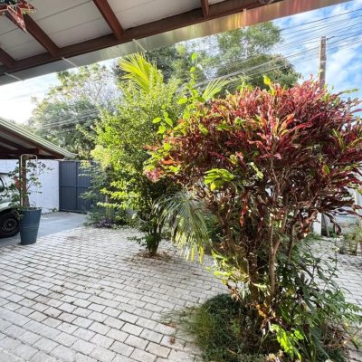 Casa Residencial com 51m², 2 quartos, 1 garagem, no bairro São João Do Rio Vermelho em Florianópolis