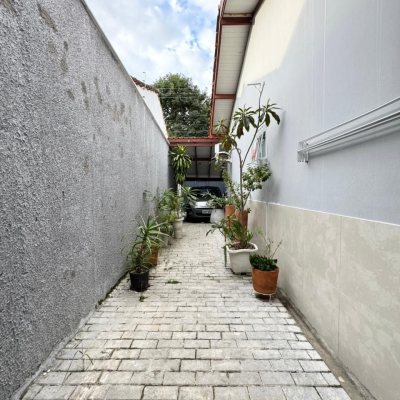 Casa Residencial com 51m², 2 quartos, 1 garagem, no bairro São João Do Rio Vermelho em Florianópolis